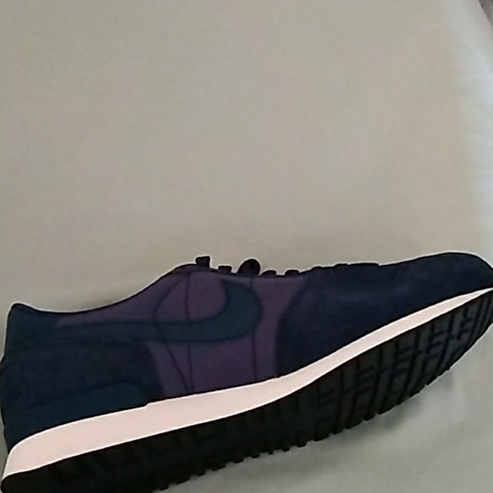 Shoes - Picture 4 of 6